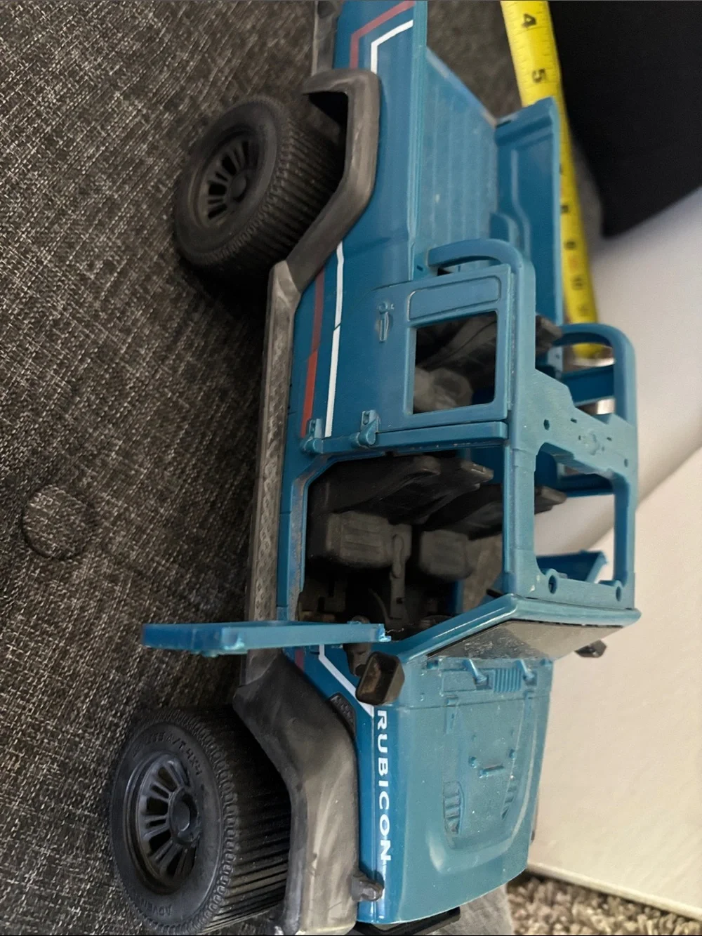 2019 Jeep Gladiator Rubicon die-cast model pickup truck